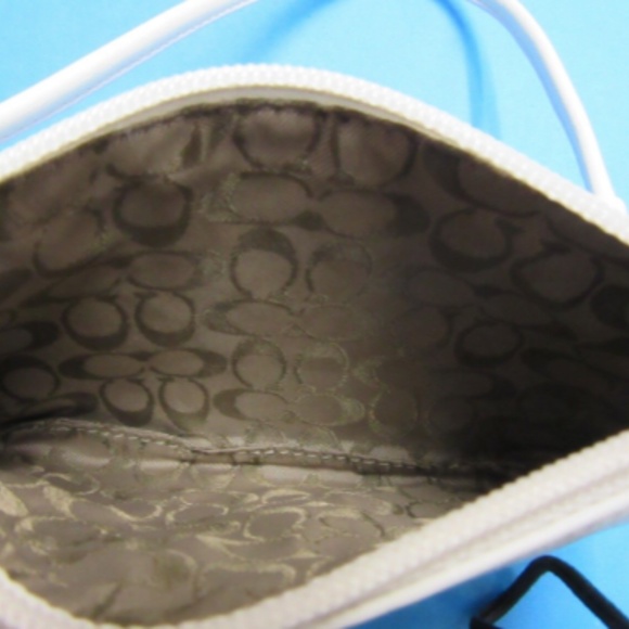 COACH Wristlet - Leather - Signature logo lining Purse - Picture 3 of 4